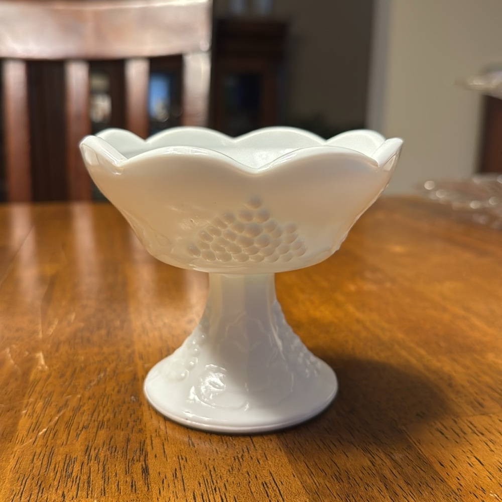 Vtg Indiana Glass White Milk-glass Pedestal candleholder.
